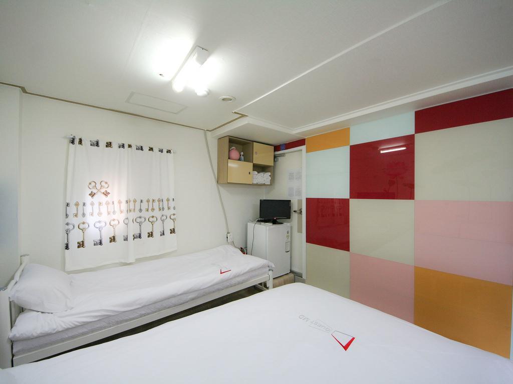 Guesthouse Myeongdong Сеул Номер фото