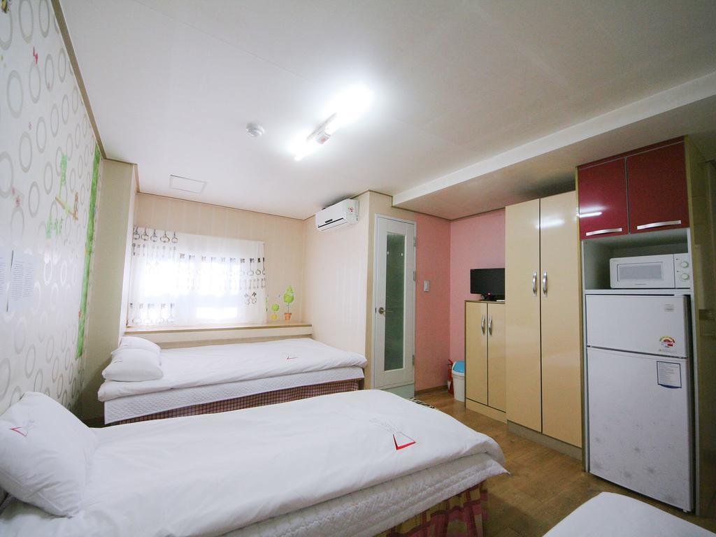 Guesthouse Myeongdong Сеул Номер фото