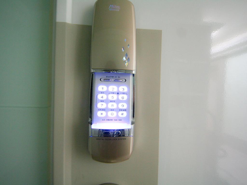 Guesthouse Myeongdong Сеул Номер фото