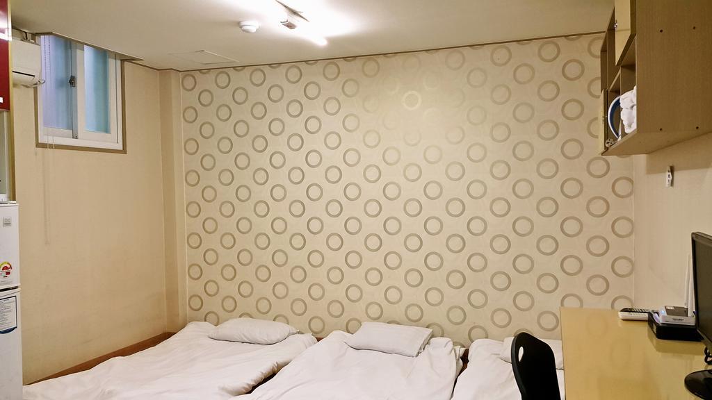 Guesthouse Myeongdong Сеул Номер фото